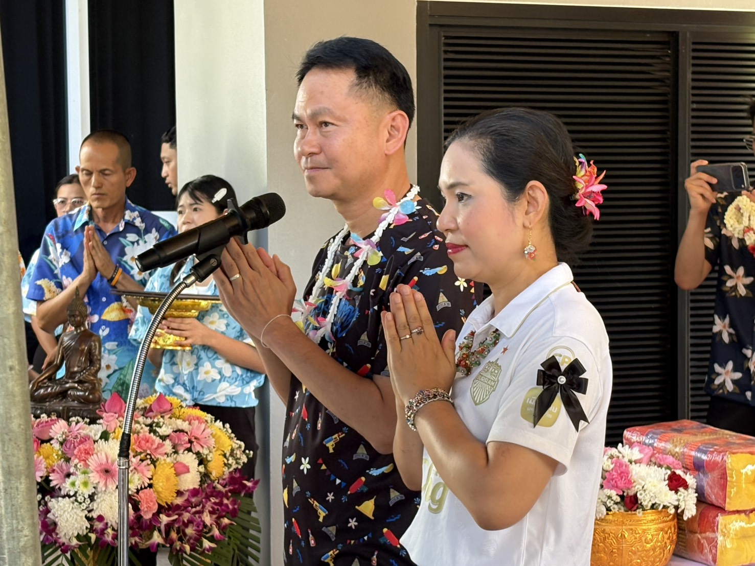 title - วันศุกร์ที่ 10 เมษายน 2569 นายประเสริฐ กาญจนเกียรติกุล ปฏิรูปที่ดินจังหวัดบุรีรัมย์ พร้อมด้วยเจ้าหน้าที่ ส.ป.ก.บุรีรัมย์ ร่วมพิธีสรงน้ำพระและพิธีรดน้ำดำหัวขอพรผู้ว่าราชการจังหวัดบุรีรัมย์เนื่องในประเพณีสงกรานต์ วันขึ้นปีใหม่ไทย ประจำปี 2569